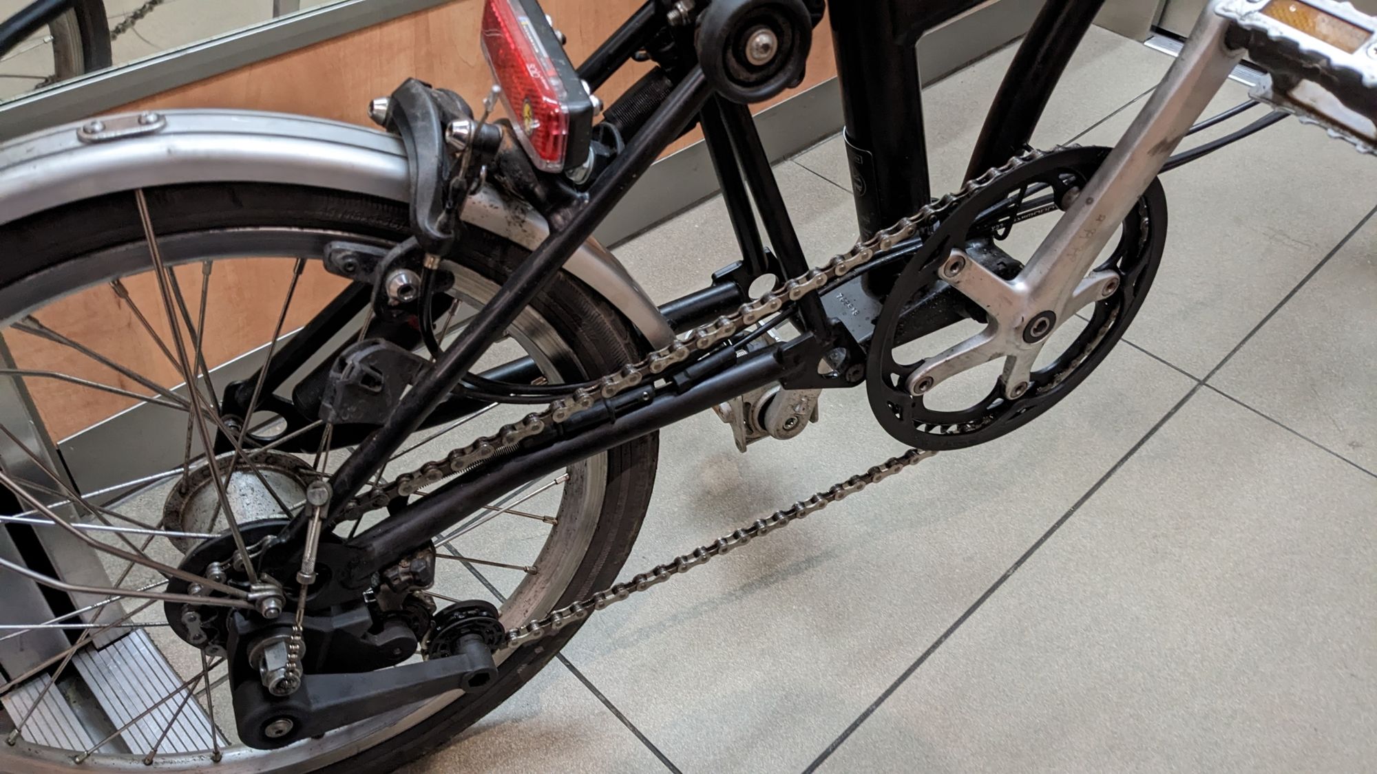 Retrait du plateau 50 dents sur Brompton