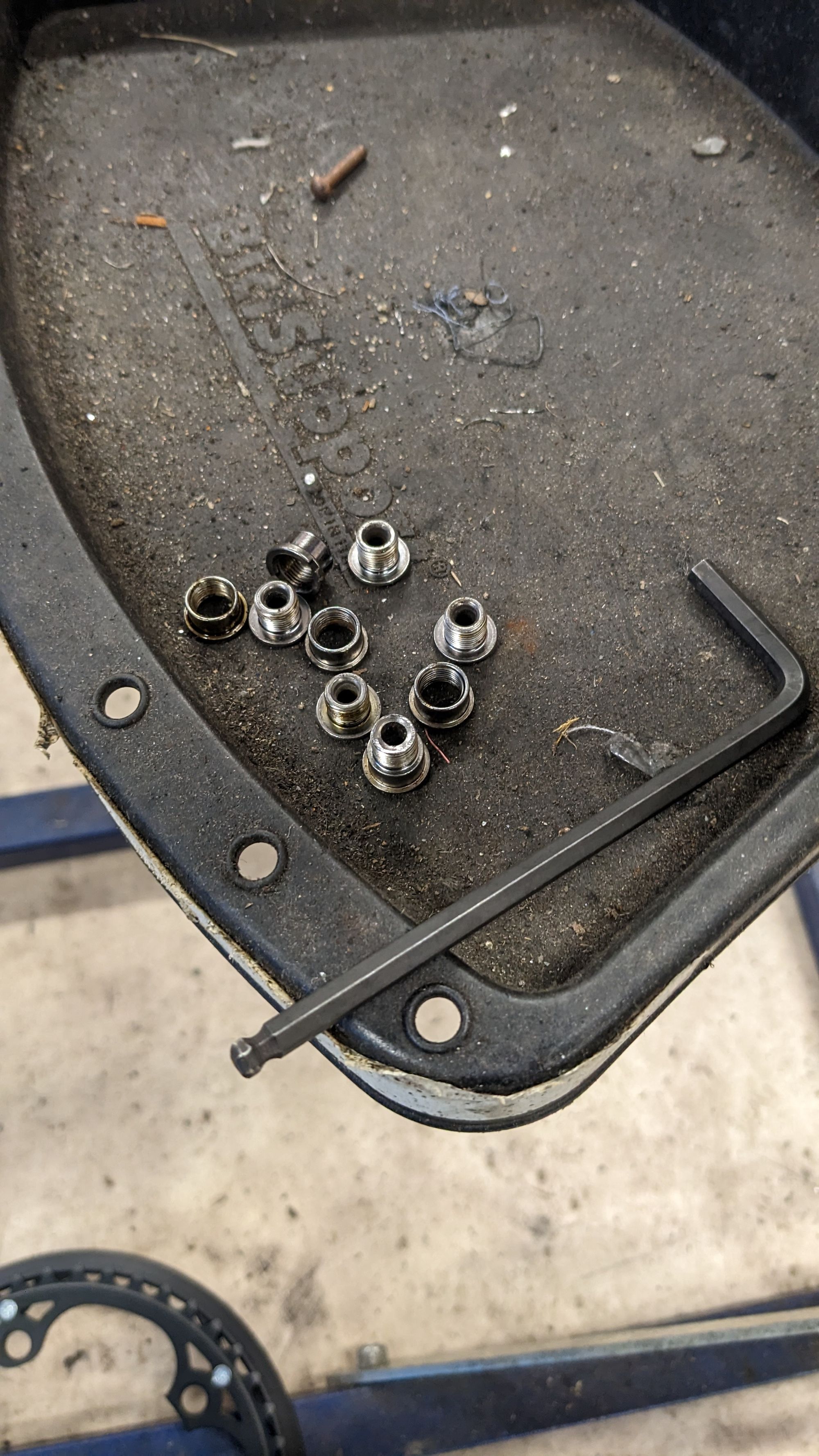 Retrait du plateau 50 dents sur Brompton
