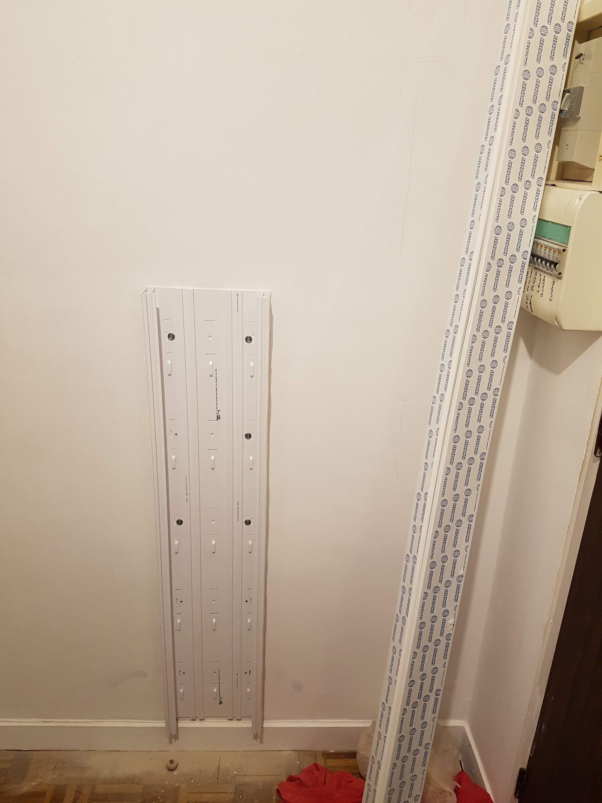 GTL vissée au mur