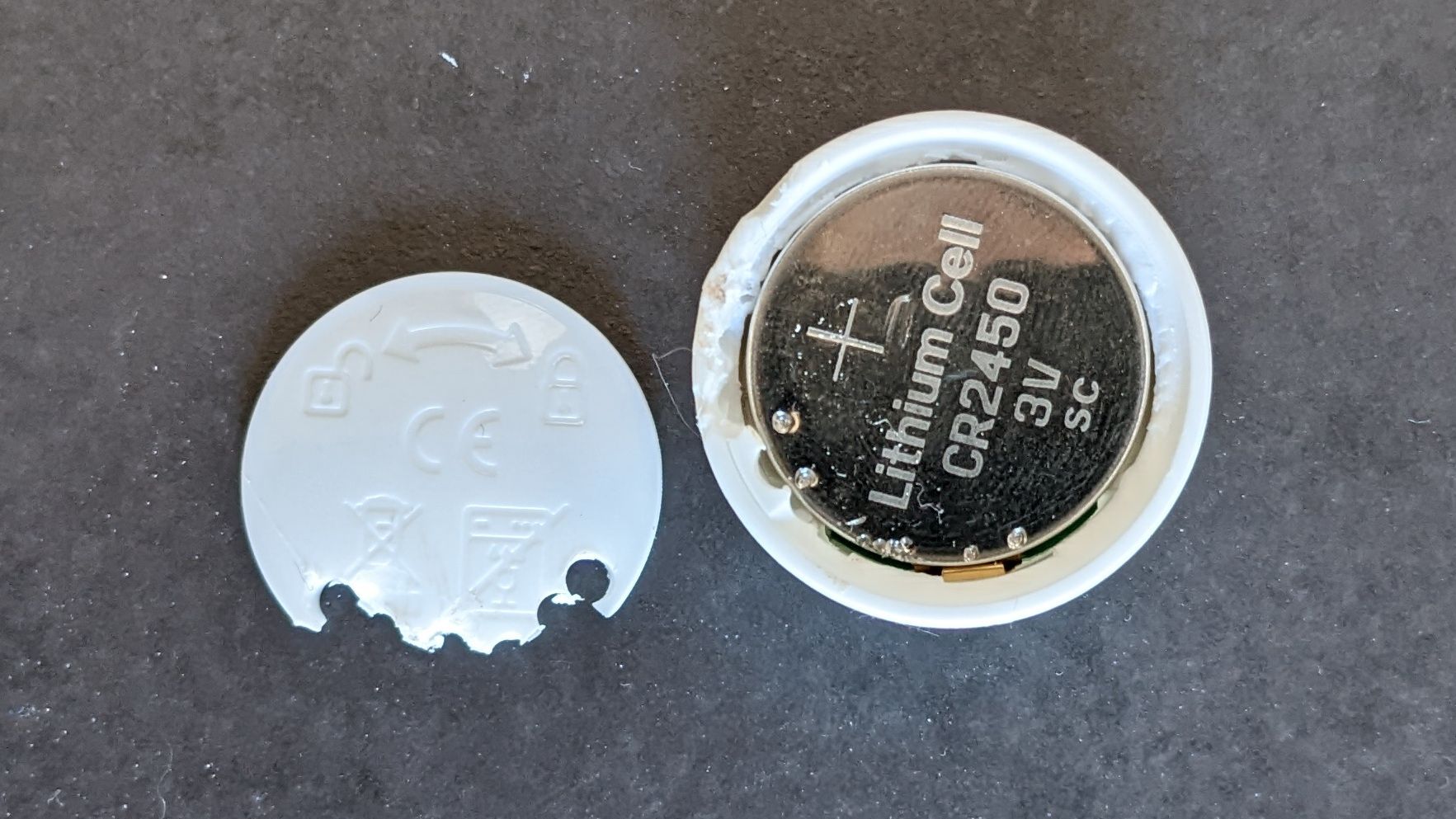 Module électronique Brita ouvert, pile dedans
