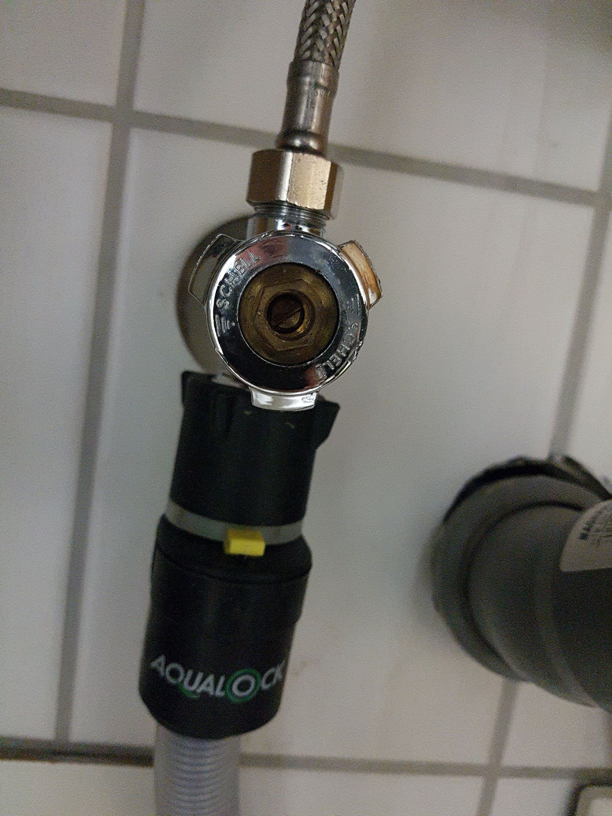 Double robinet mural eau froide