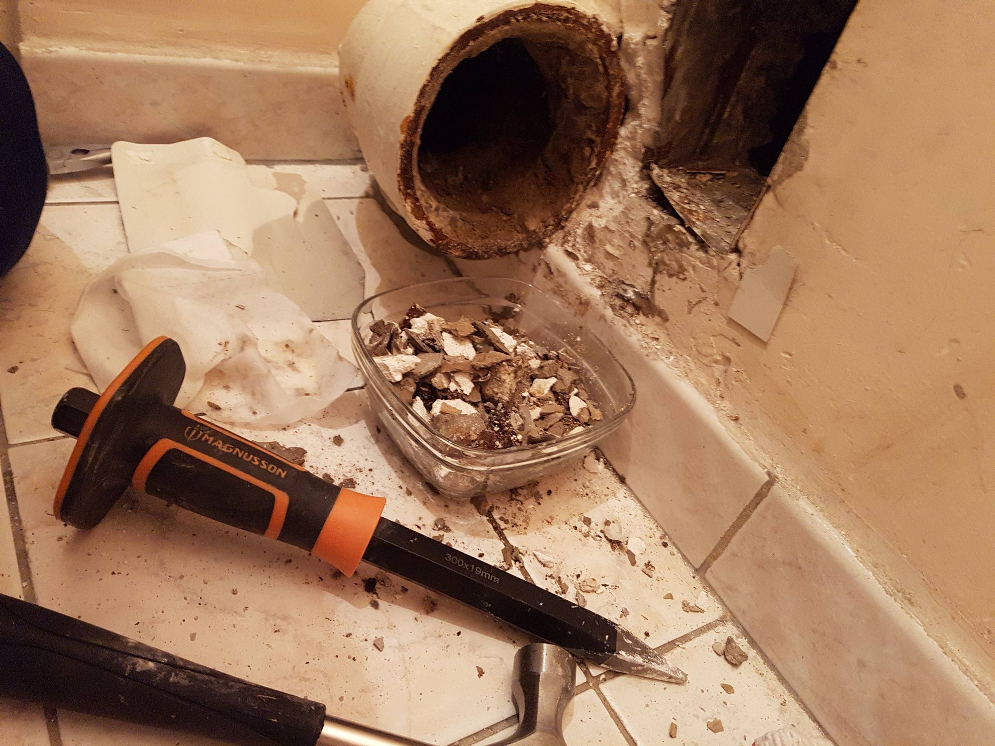 Joint en ciment et burinage